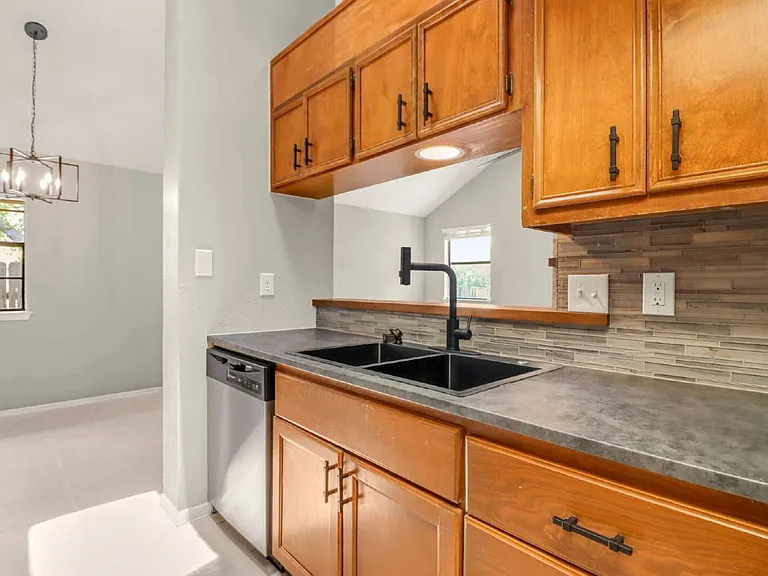 14216 Indian Woods — Photo 11