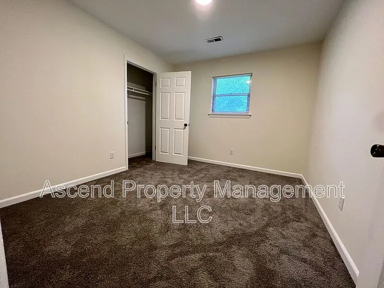903 Valerie Ln — Photo 24