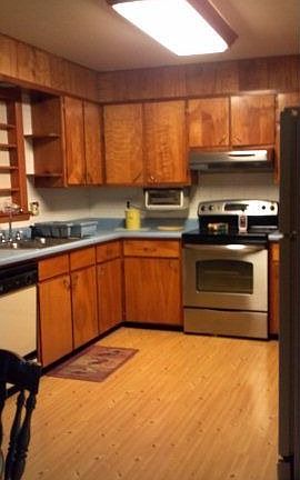 3rd image of 815 Meadow Ln