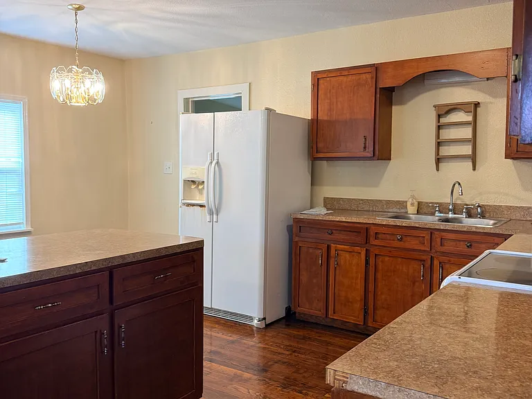 45 Central Park Dr — Photo 16