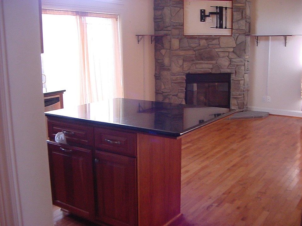 2nd image of 1000 7th Ave