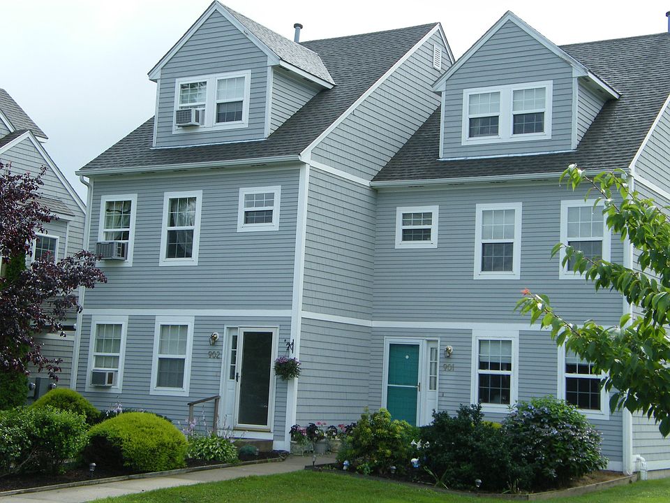 Well Maintained End Unit
