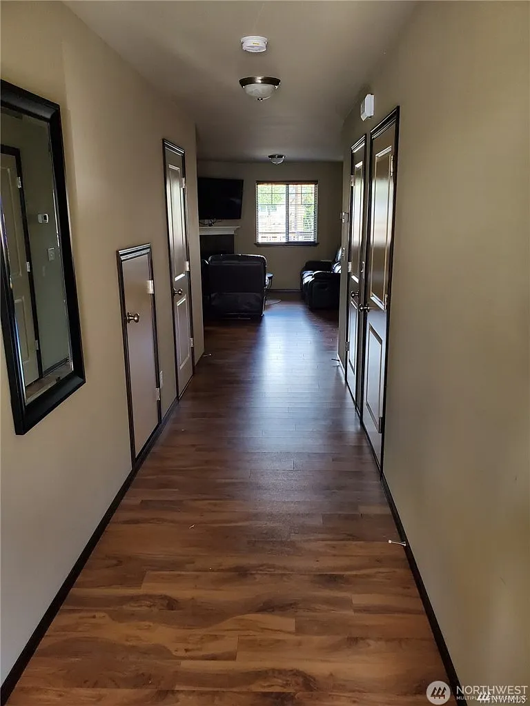 3 bed, 2.5 bath, 1385 sqft, $1,900 — Photo 2