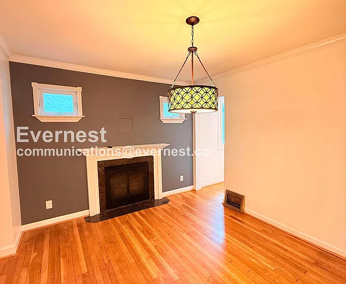1557 Leroy St — Photo 10