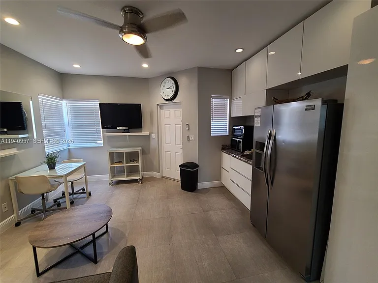 321 Hayes St #1-8 — Photo 3
