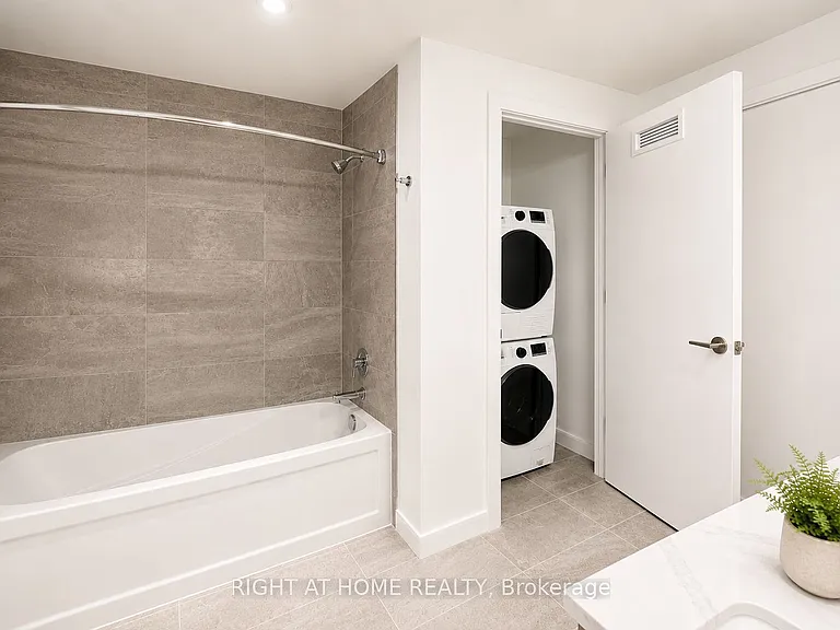 741 King St W #101 — Photo 14