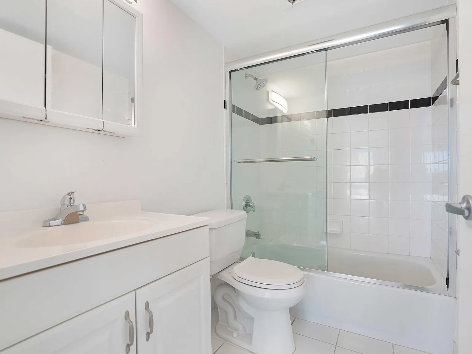 1 bed, 1.5 bath, 926 sqft, $2,400 — Photo 4