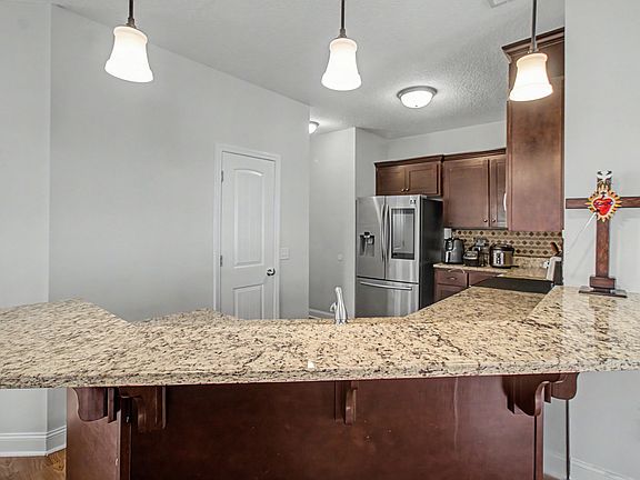 4th image of 157 Hamlet Ct