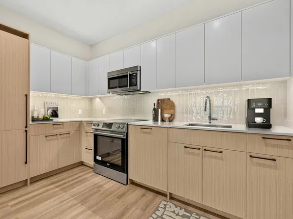 261 West 24th Street image 1 of 23