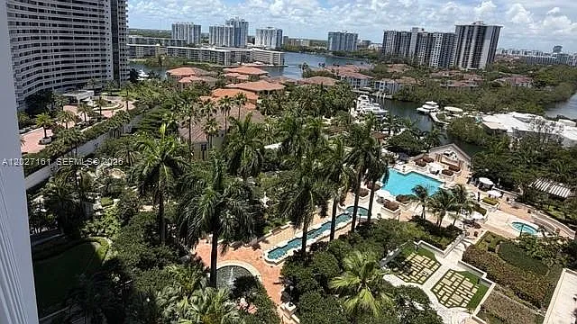 3 bed, 2590 sqft, $10,300 — Photo 4