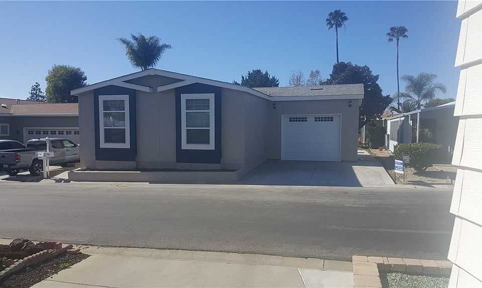 1st image of 207 Browning Ave #207