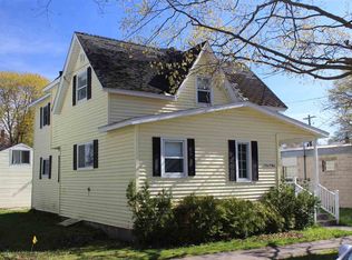 105 W Upright St, Charlevoix, MI 49720