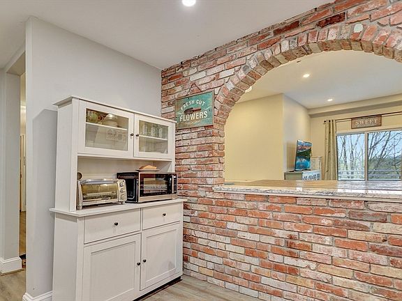 4th image of 1401 Great Pond Rd APT 6