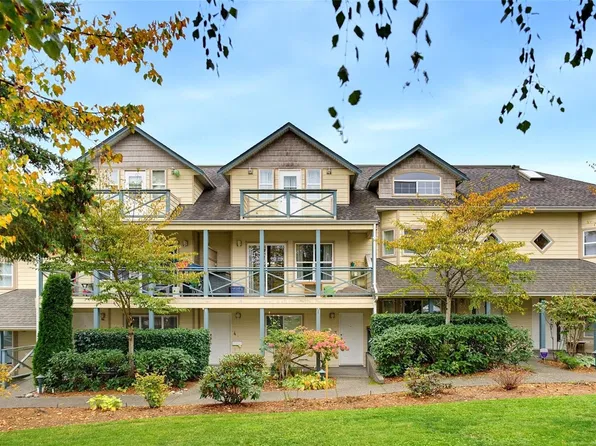 1953 Lisnoe Ave #3, Central Saanich, BC V8M 2J9
