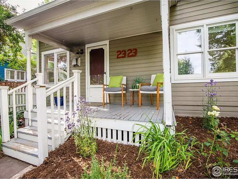 2323 Mapleton Ave — Photo 3