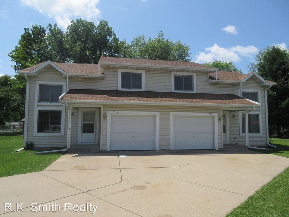 1st image of 2321 N Pontiac Dr