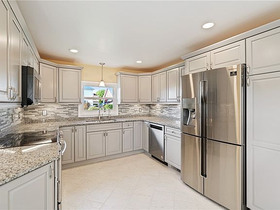 5th image of 31 Avenue E