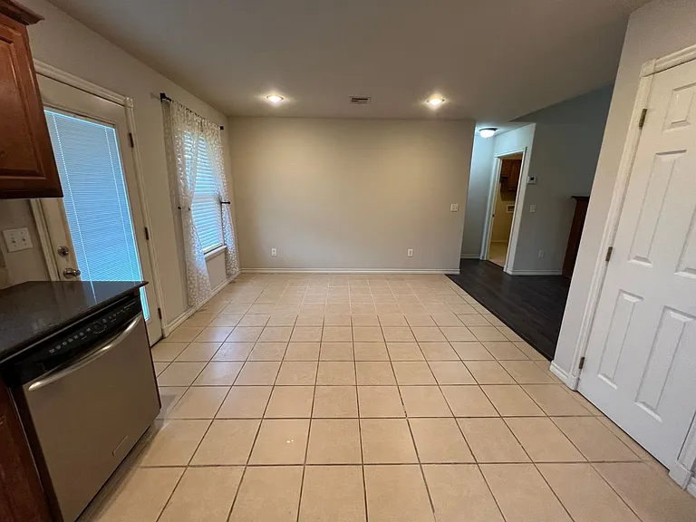4031 Briar Ln — Photo 5