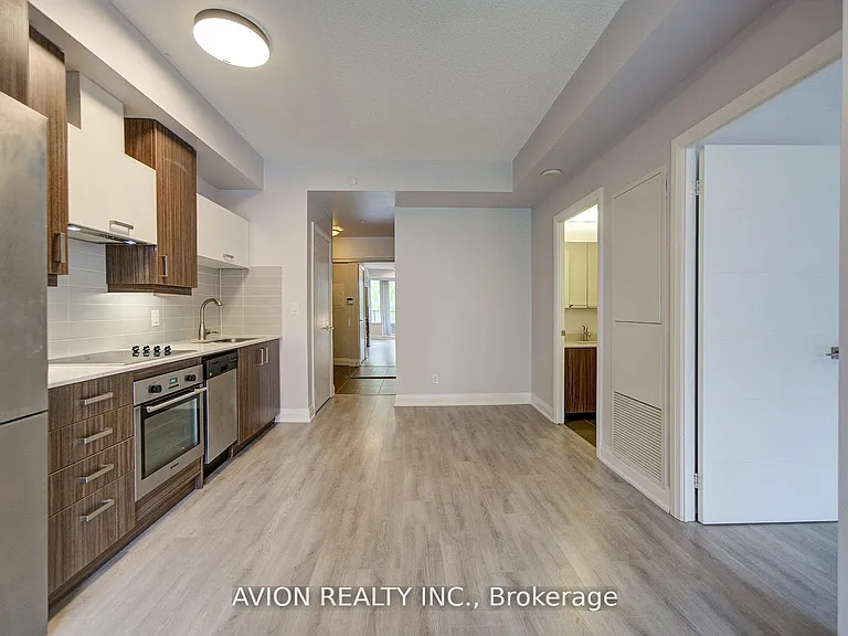 18 Uptown Dr #301 — Photo 4