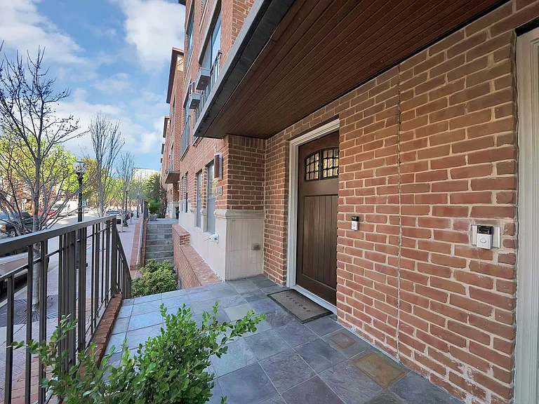 2420 Hugo St #3 — Photo 36