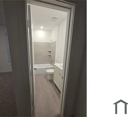 4 bed, 2400 sqft, $2,800 — Photo 3