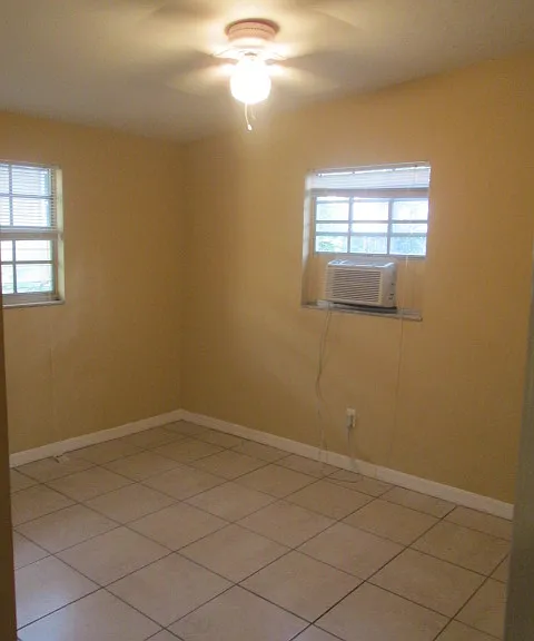 2407 State St #B — Photo 3