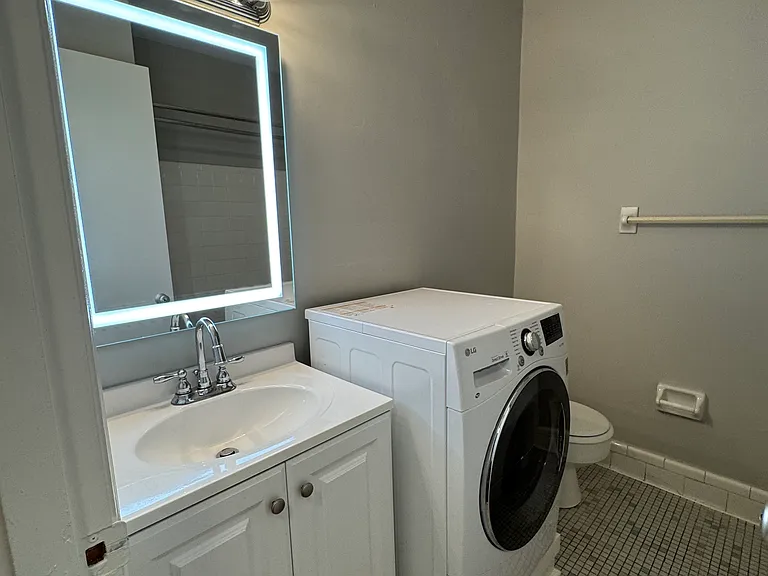 The Charlotte Apartments — Photo 27