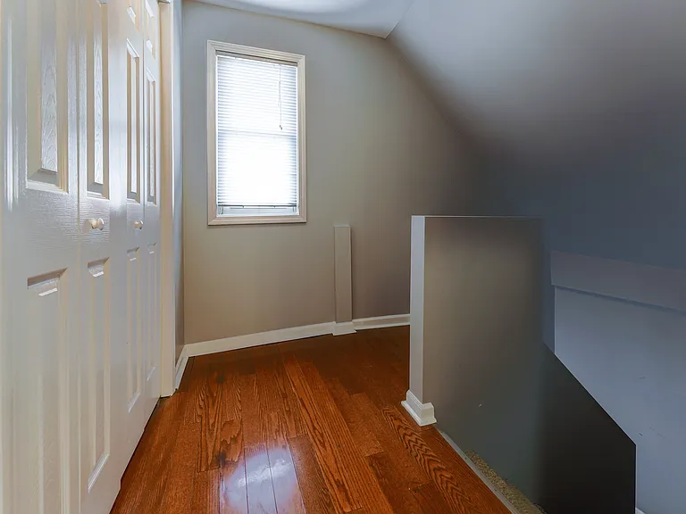 3611 W George St — Photo 8