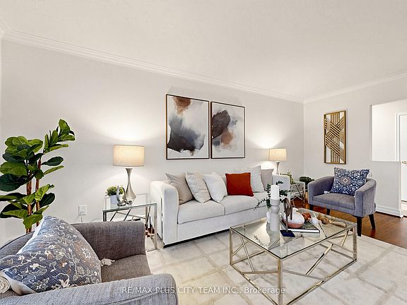 3rd image of 16 Holford Cres