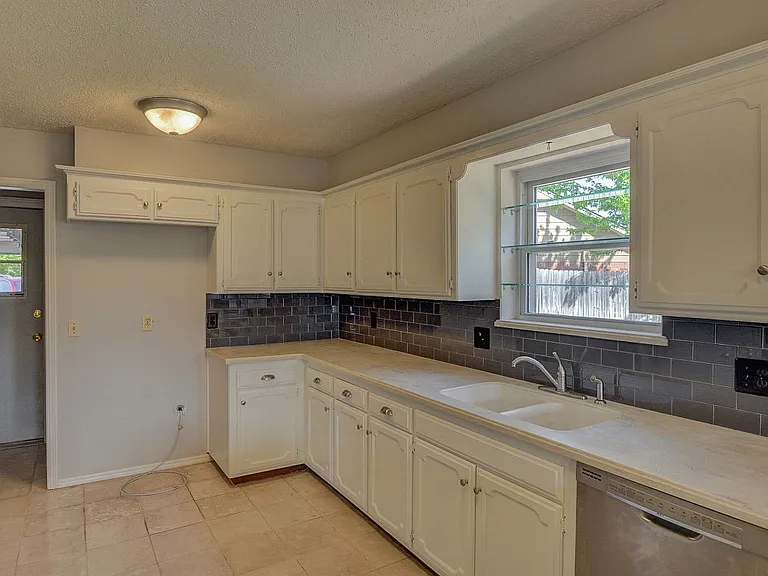 9800 Craford Ct — Photo 13