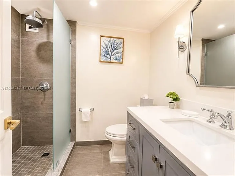5700 Collins Ave #3A — Photo 24