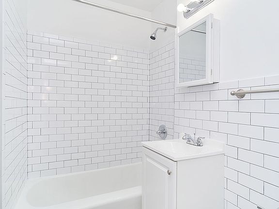 4th image of 338 E 53rd St APT D