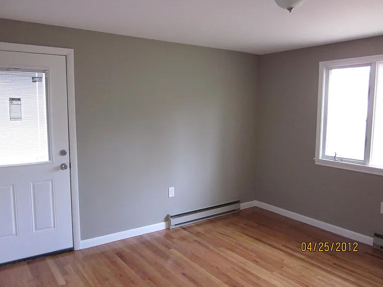 39 Damon Ave — Photo 9