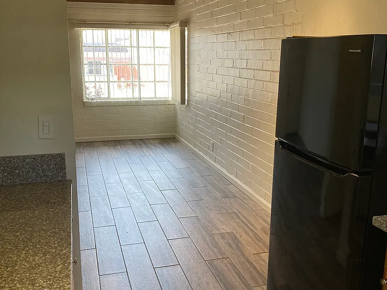 granite, newer appliances, porcelain floor - hickory cabinets