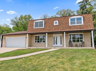 838 Crest Ct, Glen Ellyn, IL 60137