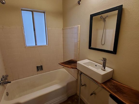 3rd image of 815 E Turney Ave APT 2