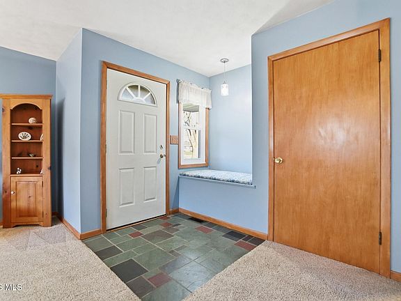 4th image of 631 Winterhaven Dr