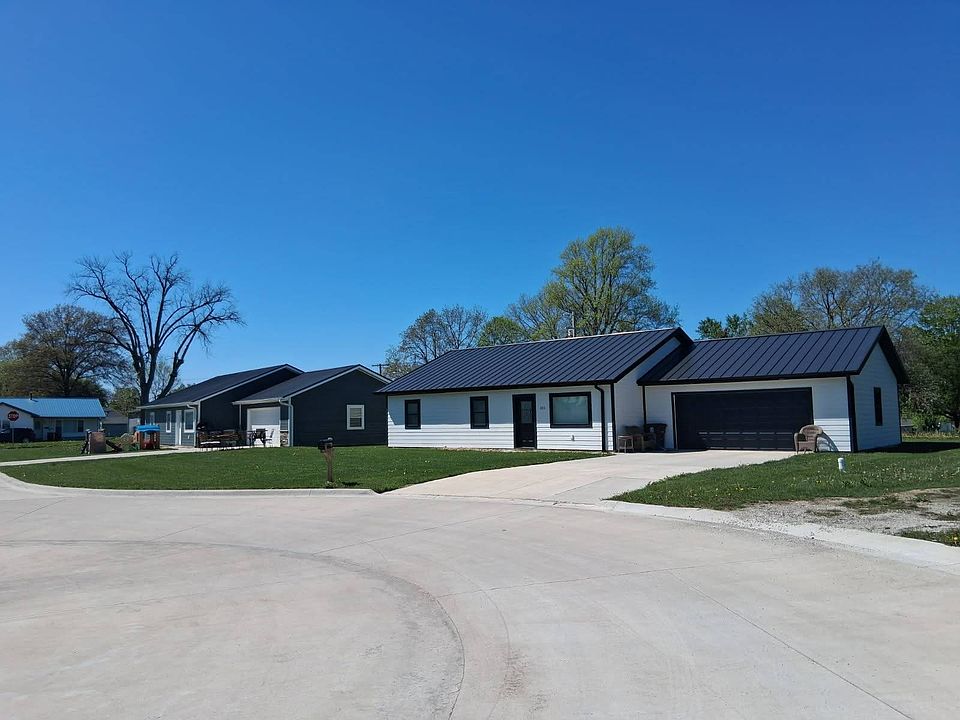 1st image of 102 Circle Dr