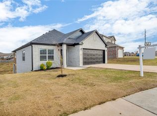 4411 Douglas Ln, Springdale, AR 72762