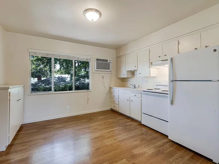 1748 Neal Dow Ave — Photo 14