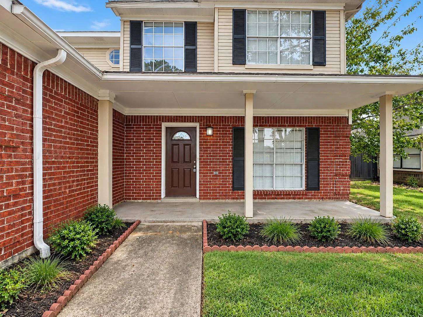 3 bed, 2.5 bath, 2066 sqft, $2,000 — Photo 3