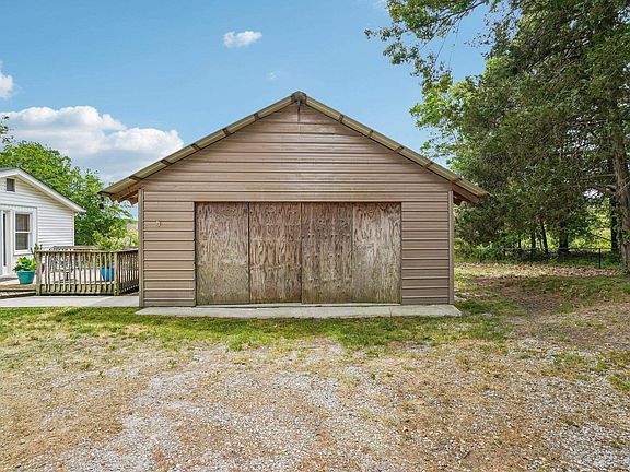 3rd image of 429 Liberty Hill Rd