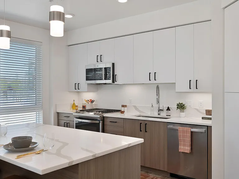 Halcyon Apartments — Photo 73