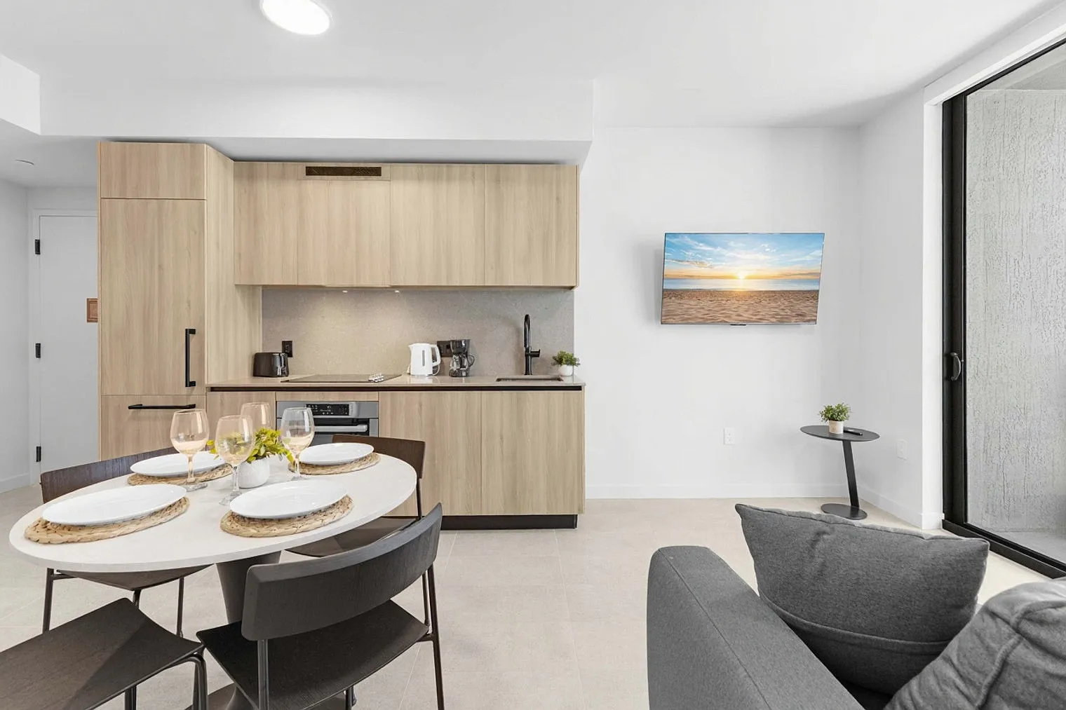 1 bed, 1.0 bath, 559 sqft, $3,597 — Photo 4