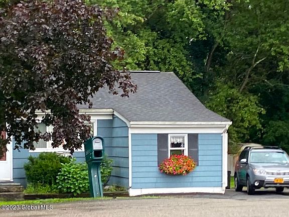 3rd image of 5 Erie Lane