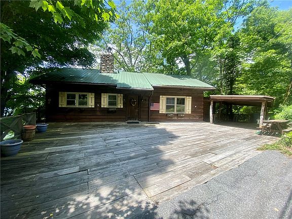 3rd image of 322 Dogwood Lane
