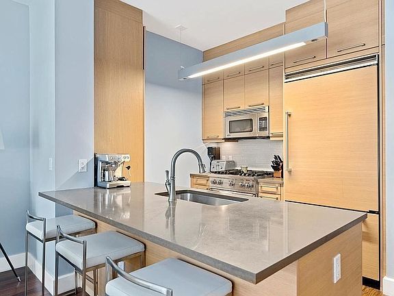 3rd image of 333 E 91st St APT 4B