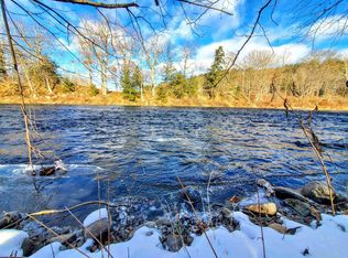 4 Hope Rd, Newfane, VT 05345