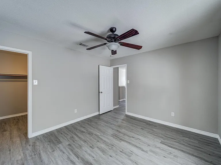 6908 Planters Row Dr — Photo 17