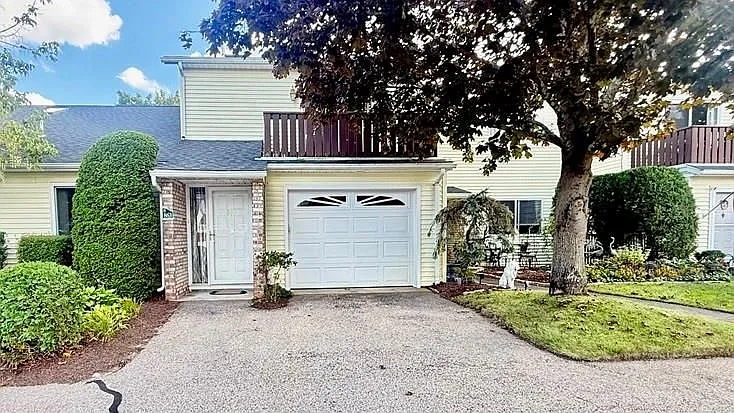 1 bed, 1.0 bath, 726 sqft, $1,950 — Photo 2